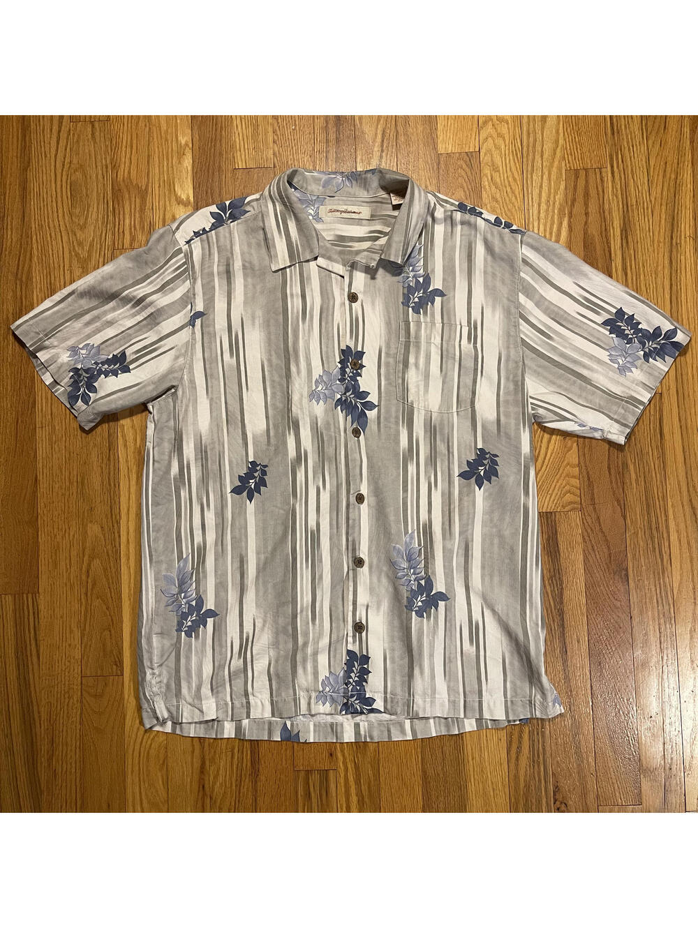 Tommy Bahama 100% Silk Hawaiian Shirt Tropical Short Sleeve Button Up Mens M